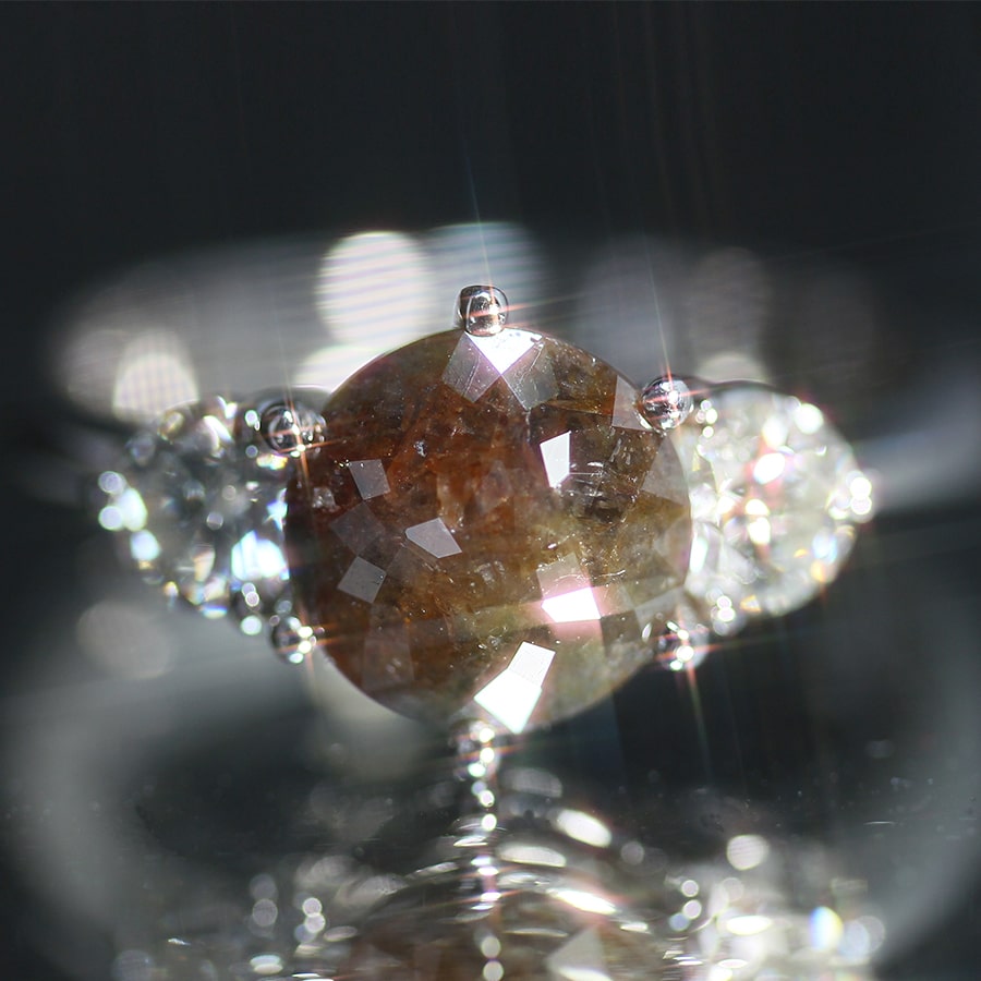 結婚指輪 婚約指輪はロシア産高品質ダイヤモンドのバージンダイヤモンド